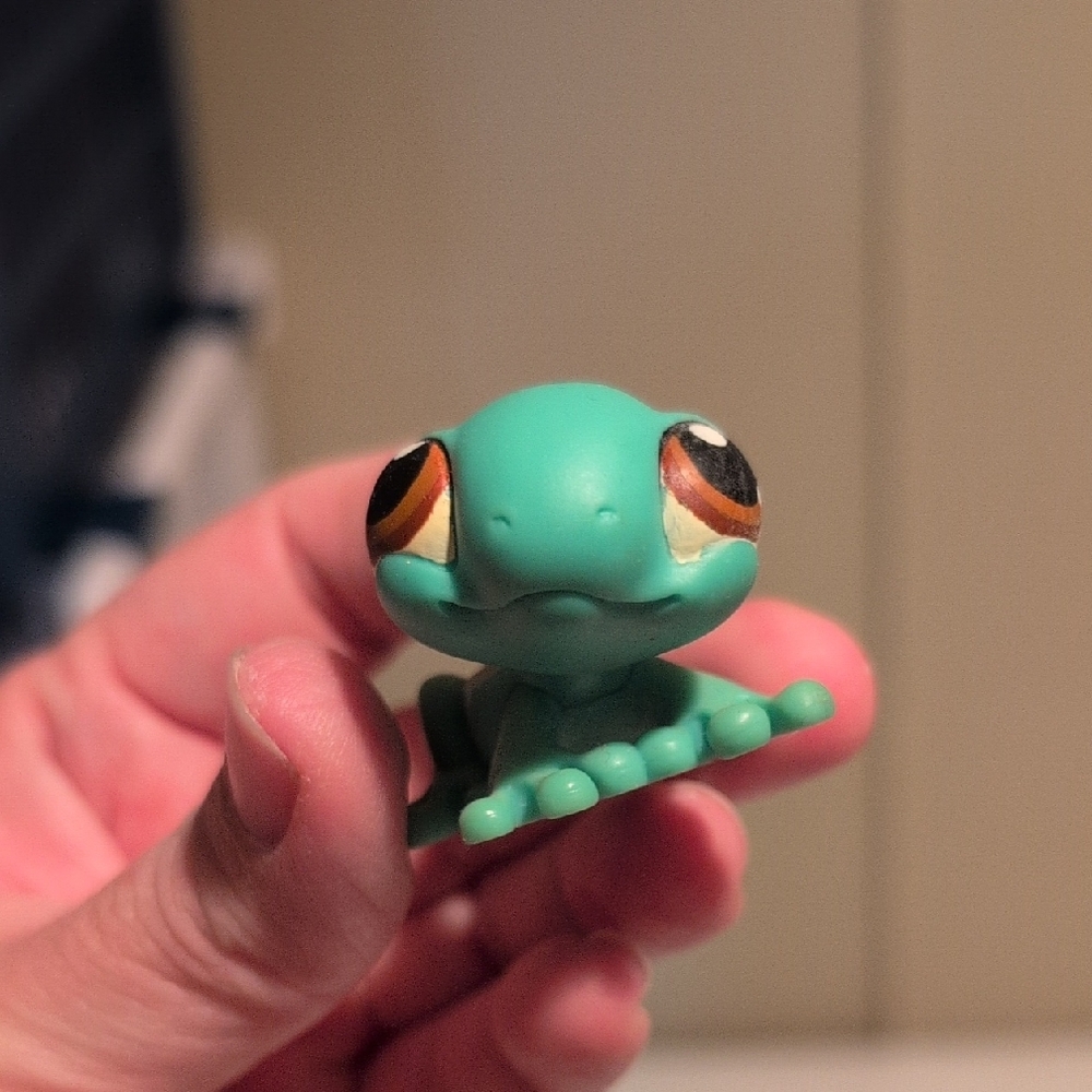 Green and Blue Reptile Figurine Set - Picture 5 of 13